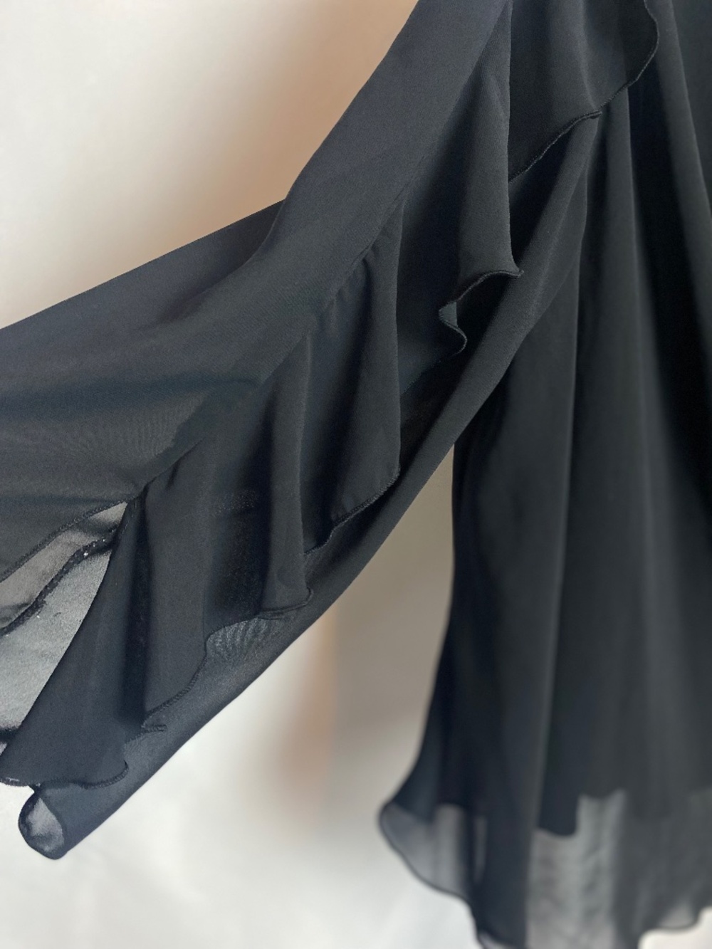 Dana Kay Womenʻs Plus Size Black Draped Cowl Neckline Ruffle Sleeve Blouse 24W - Picture 6 of 8